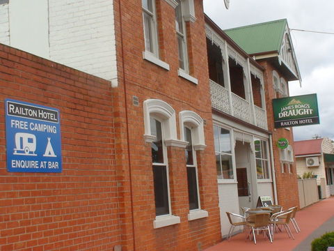 Railton Hotel - Accommodation Mermaid Beach 1