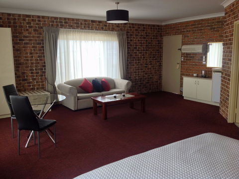 Richmond Motor Inn - Accommodation Mermaid Beach 0