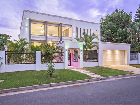 Riviera Waters Broadbeach - Vogue Holiday Homes - Accommodation Mermaid Beach 0