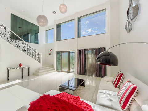 Riviera Waters Broadbeach - Vogue Holiday Homes - Accommodation Mermaid Beach 1