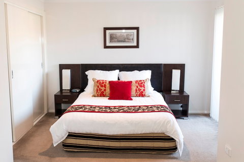 Stay Bathurst - Accommodation Mermaid Beach 1