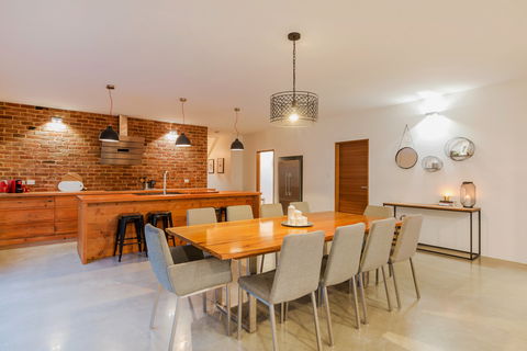 The Oak Nest Luxury Retreat - Accommodation Mermaid Beach 2