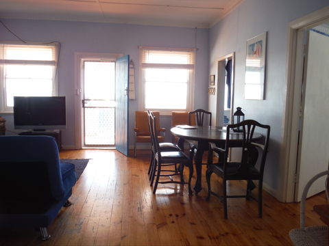 The Little White House - Accommodation Mermaid Beach 2
