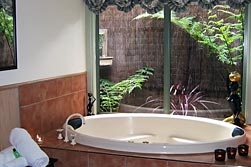 Eagle Hammer Cottages - Accommodation Mermaid Beach 4
