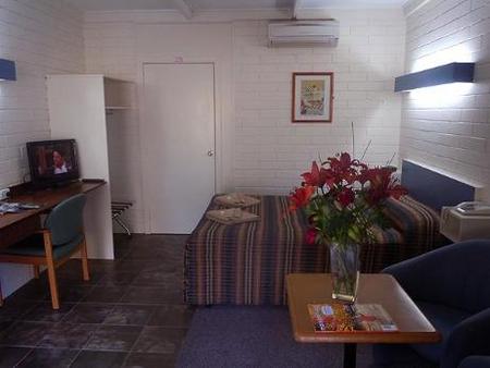 Central Highlands Motor Inn - Accommodation Mermaid Beach 1