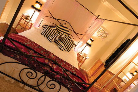 Azidene House - Accommodation Mermaid Beach 3