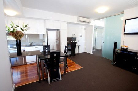 Honeysuckle Executive Apartments - Accommodation Mermaid Beach 3