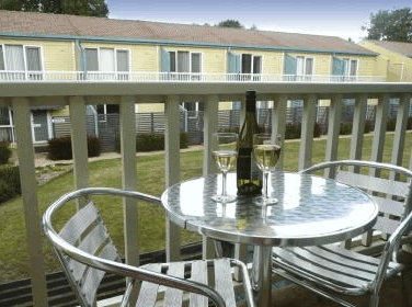 Summer East Serviced Apartments - Accommodation Mermaid Beach 3