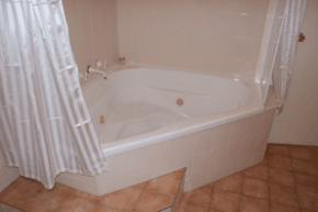 Burke  Wills Motor Inn - Accommodation Mermaid Beach