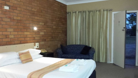 AA Hilldrop Motor Inn - Accommodation Mermaid Beach 0
