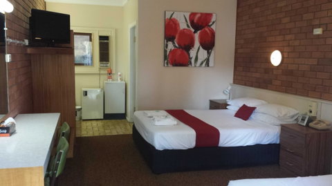 AA Hilldrop Motor Inn - Accommodation Mermaid Beach 3