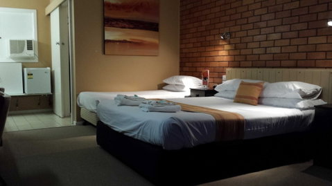 AA Hilldrop Motor Inn - Accommodation Mermaid Beach 5