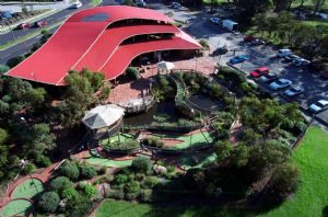 Spring Park Golf - Accommodation Mermaid Beach 3
