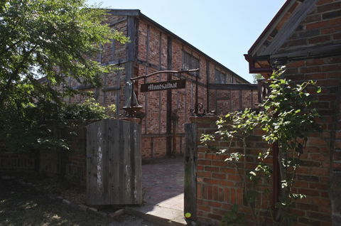 Montsalvat - Accommodation Mermaid Beach 1