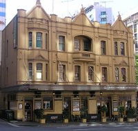 Crown Hotel - Accommodation Mermaid Beach