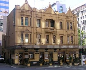 Crown Hotel - Accommodation Mermaid Beach 0
