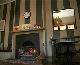 Gerry's @ The Commercial Hotel - Accommodation Mermaid Beach 2