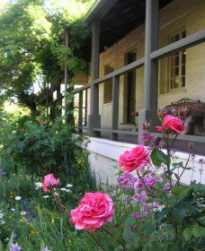 Raglan Gallery And Cultural Centre - Accommodation Mermaid Beach 2