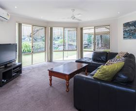 At Theme Park Central Holiday House - Accommodation Mermaid Beach 2