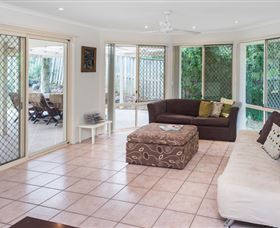 At Theme Park Central Holiday House - Accommodation Mermaid Beach 3