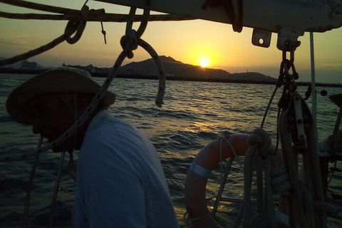 Townsville Lunchtime Sailing Cruise Boat Tour - Accommodation Mermaid Beach 7