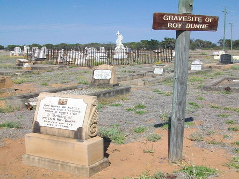 Blackall Cemetery - Accommodation Mermaid Beach 1