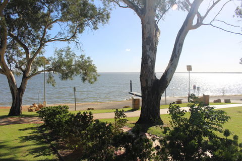 Lake Bonney - Accommodation Mermaid Beach 2