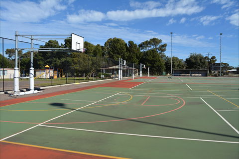 Cleve Sporting Facilities - Accommodation Mermaid Beach 0