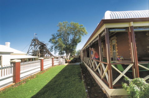 Hoover House - Accommodation Mermaid Beach 1