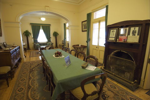 Hoover House - Accommodation Mermaid Beach 2