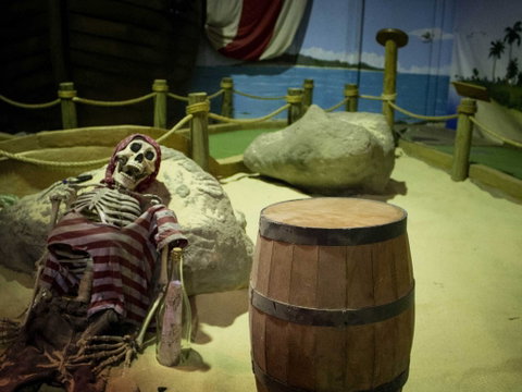 Unreal Mini Golf - Accommodation Mermaid Beach 1