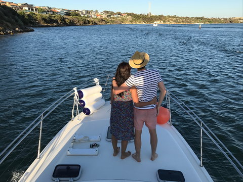 Cruising The  Swan River In At Sunset With Boutique Cruise - Accommodation Mermaid Beach 2