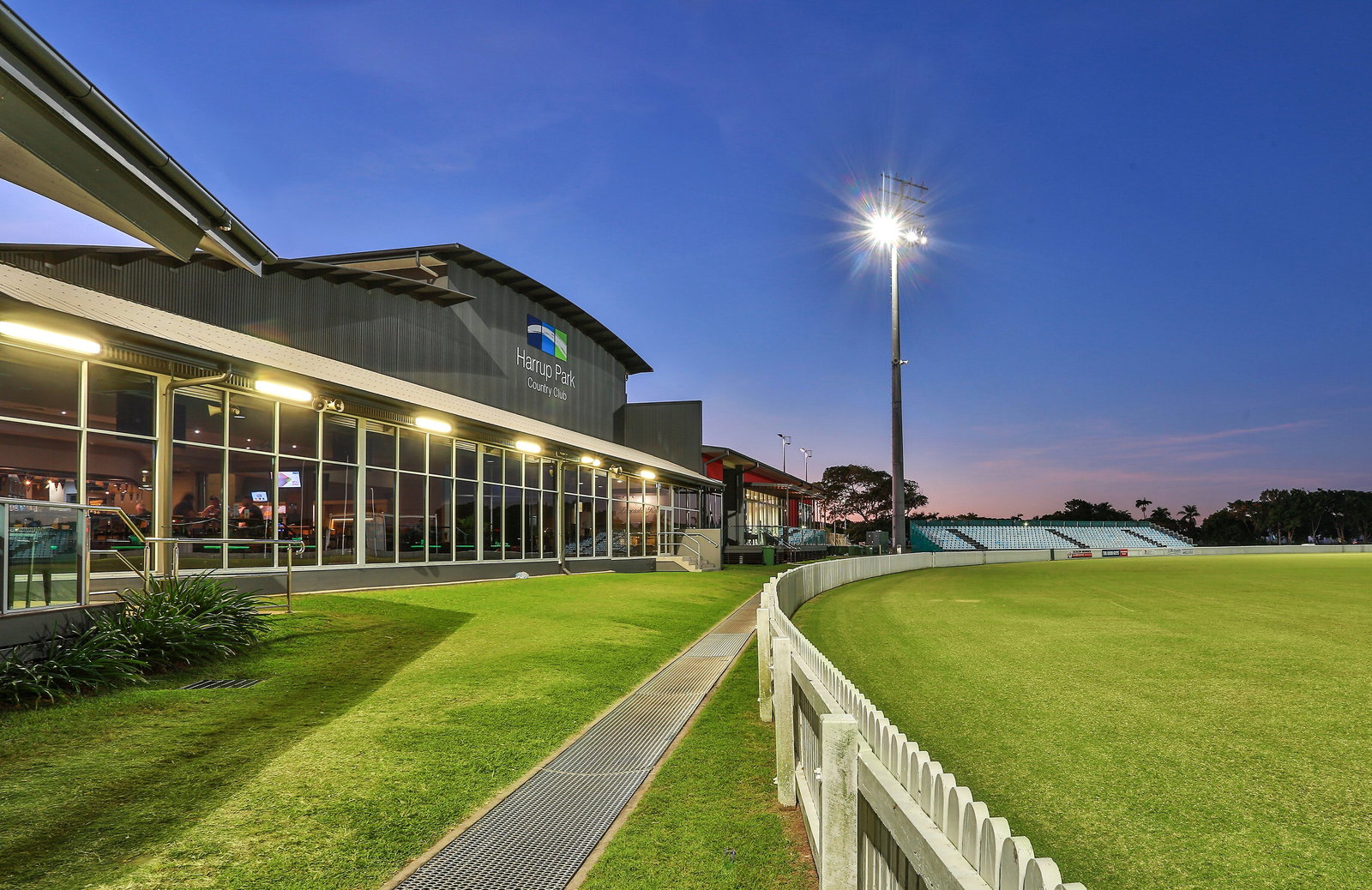 South Mackay QLD Accommodation Mermaid Beach