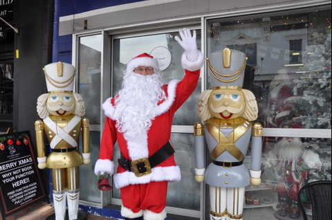 Mrs Claus And Santa - Accommodation Mermaid Beach 0