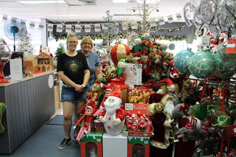 Mrs Claus And Santa - Accommodation Mermaid Beach 1