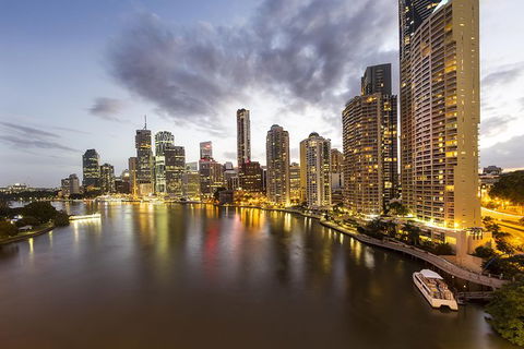 Brisbane Airport To And From Brisbane CBD For 4 Ppl - Accommodation Mermaid Beach 0