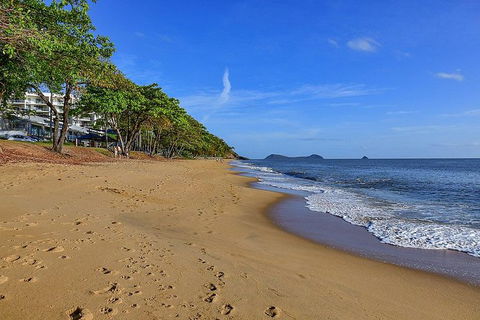 Airport Transfer - Palm Cove, Kewarra Beach & Trinity Beach To Cairns Airport - Accommodation Mermaid Beach 7