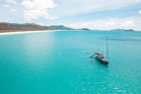 Day Sail The Whitsunday Islands On Atlantic Clipper From Airlie Beach - Accommodation Mermaid Beach 4