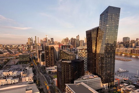 Arrival Private Transfers: Melbourne Airport MEL To Melbourne In Luxury Van - Accommodation Mermaid Beach 4