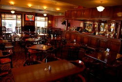 Gilroy's Hotel - Accommodation Mermaid Beach 0