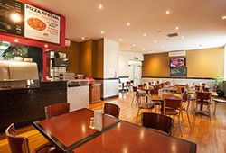 Gladstone Hotel - Accommodation Mermaid Beach 1
