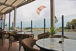 Henley Beach Hotel - Accommodation Mermaid Beach 3