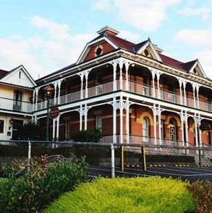 Old England Hotel - Accommodation Mermaid Beach 0