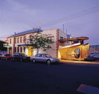 Waterfront Hotel - Accommodation Mermaid Beach
