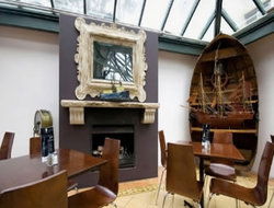 Royal Oak Hotel - Accommodation Mermaid Beach 1