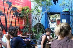 Cafe Lounge - Accommodation Mermaid Beach 3
