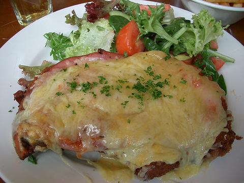 Mount Larcom Royal Hotel - Accommodation Mermaid Beach 2