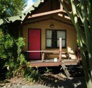 Magnum's Backpackers Bar - Accommodation Mermaid Beach