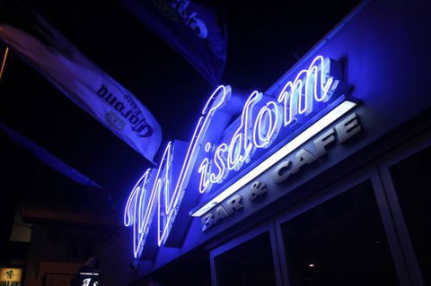 Wisdom Bar & Cafe - Accommodation Mermaid Beach 3