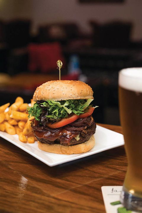 Dolly’s Bar & The Hibiscus Tavern - Accommodation Mermaid Beach 1